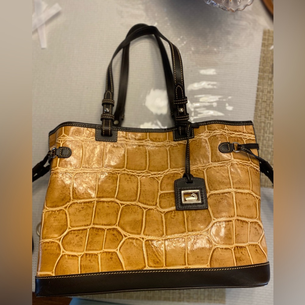 Beautiful Dooney and Burke crock embossed tote